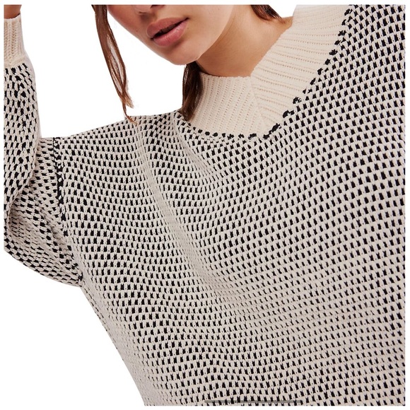 Free People Maisie Sweater Women's oversized v-neck chunky black ivory Med NWT - Picture 5 of 16